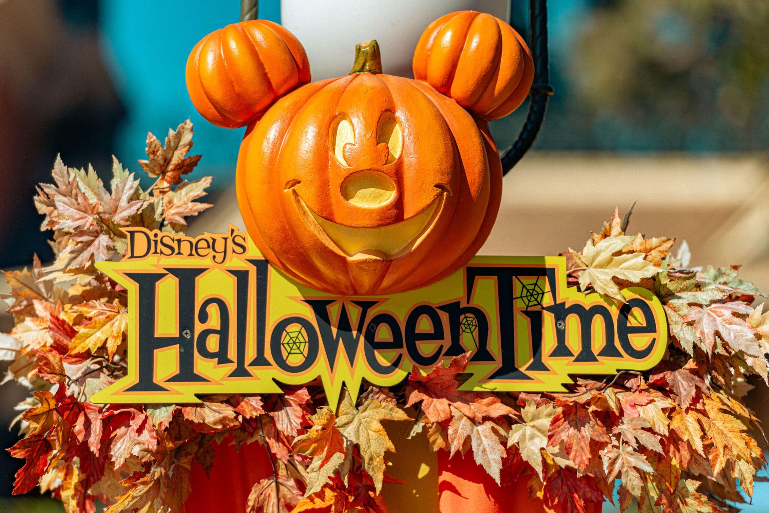 Disney halloween Logo