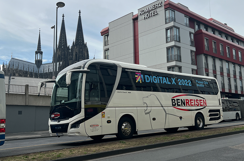 Reisebus der agt für die digital x