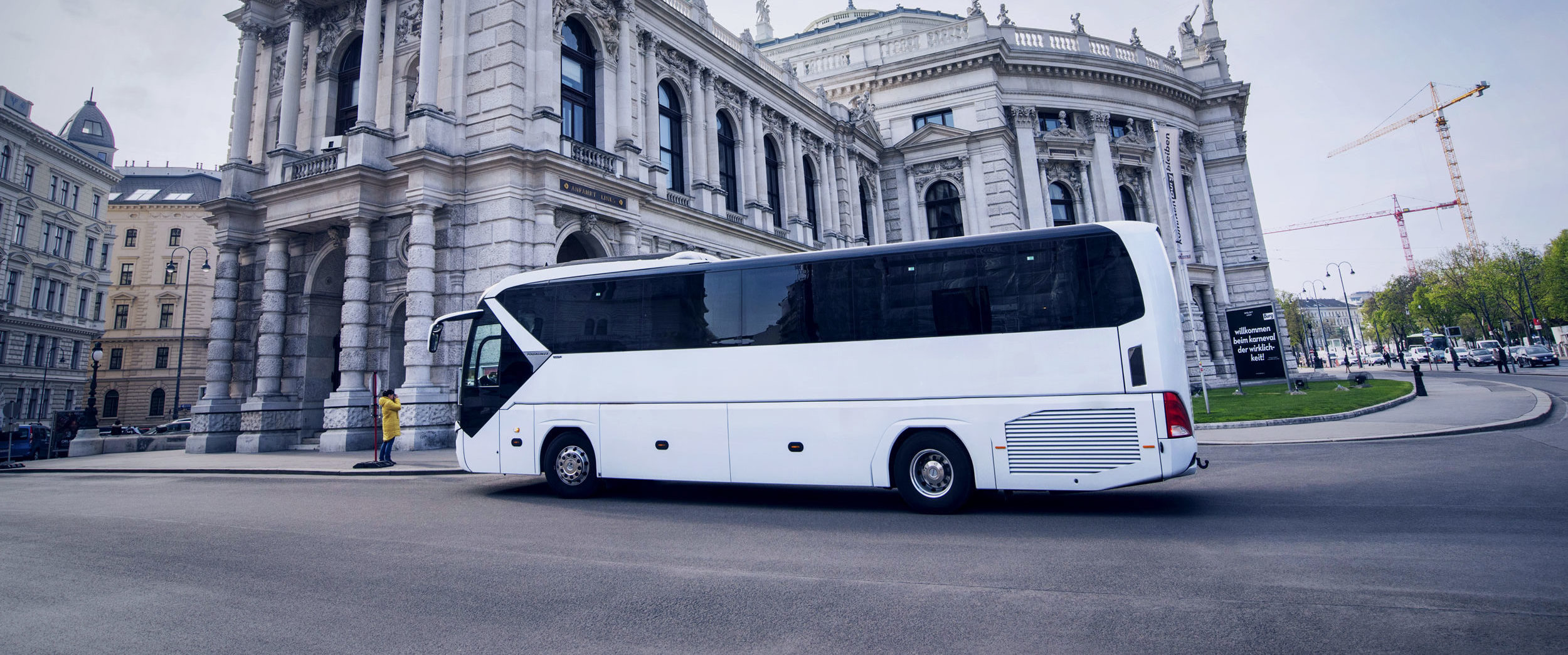 voyage bus bâtiment historique alternative